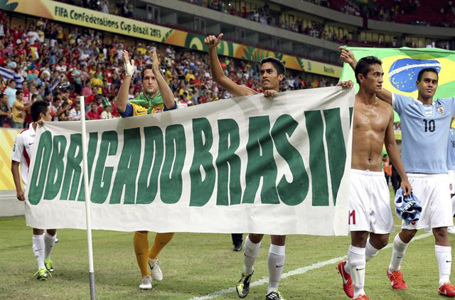 Detallazo de Tahití en la copa Confederaciones (Fotos)