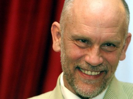 John Malkovich salva con torniquete una persona que se desangraba