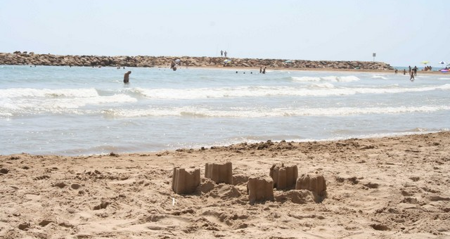 Muere hombre tras rescatar a dos niños que se ahogaban en el mar