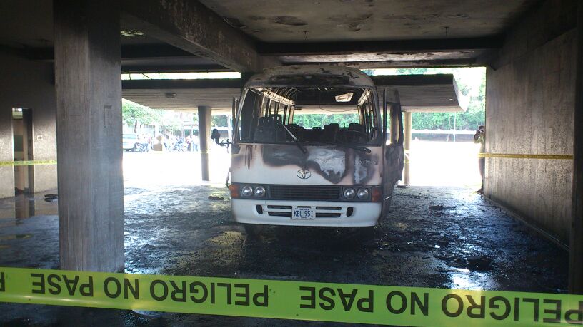 Edificio del rectorado de la UCV fue afectado seriamente por hechos violentos (Fotos)