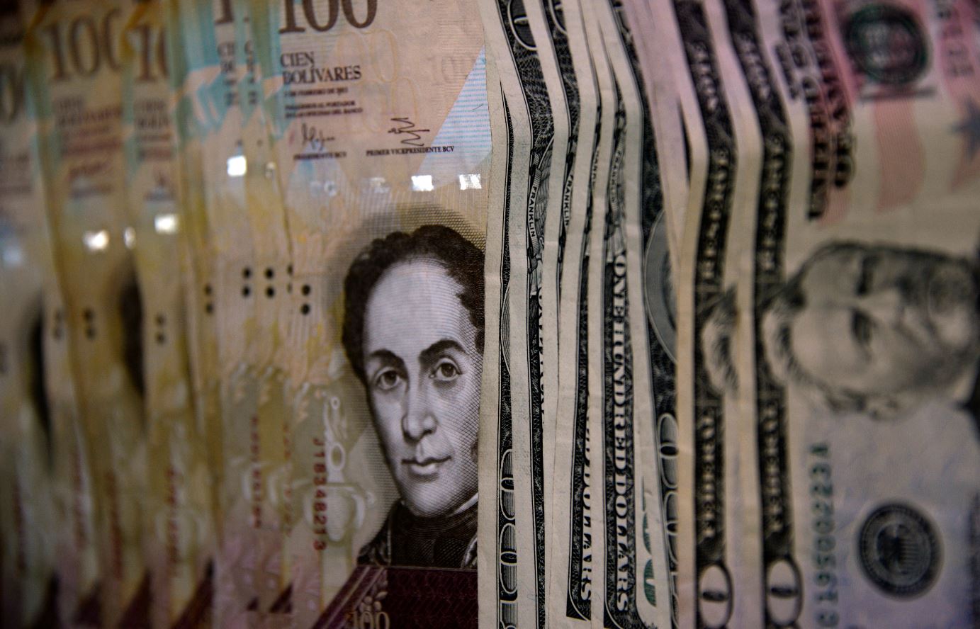 Dólar Sicad para inversiones de Pdvsa, otro paso más para un ajuste cambiario