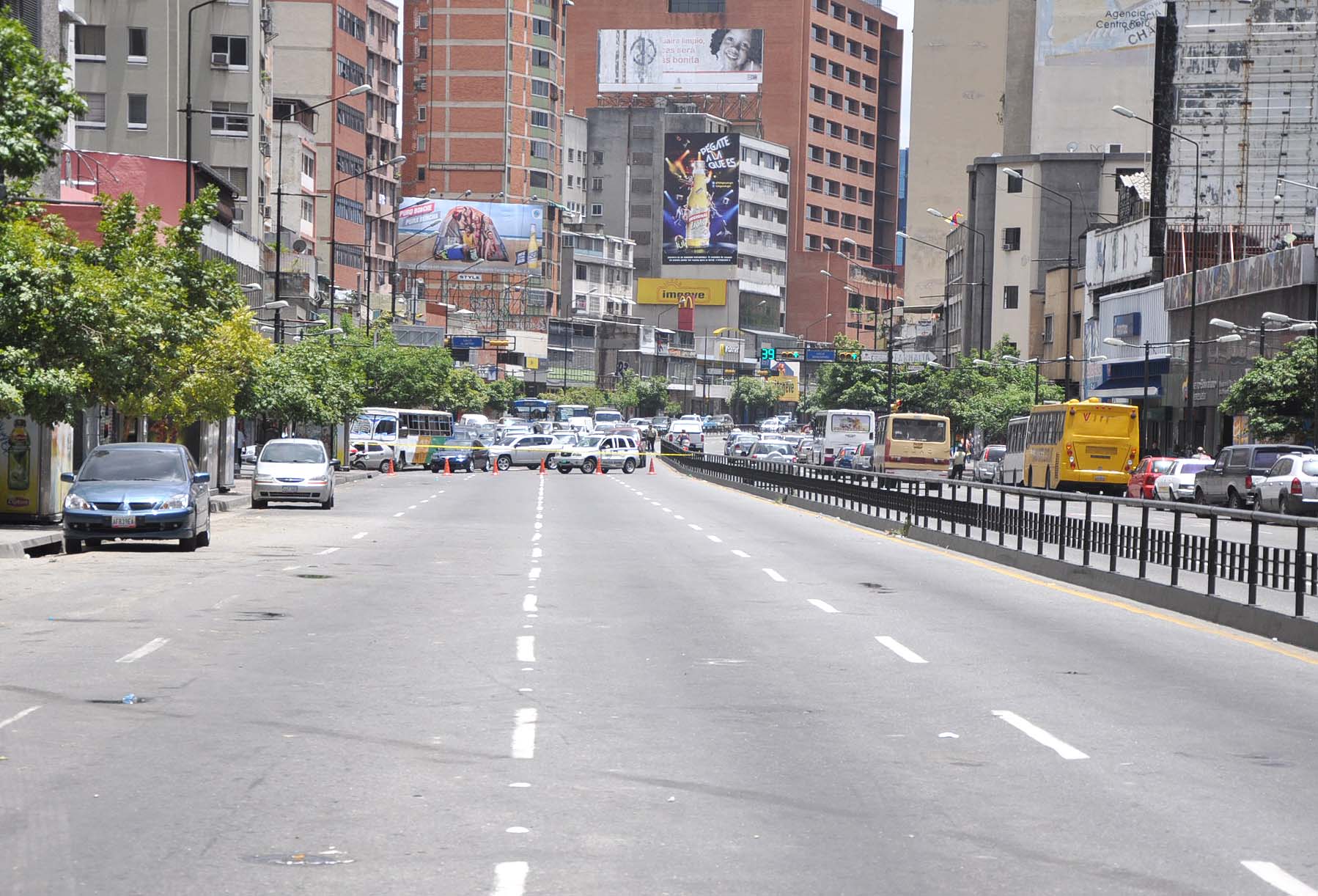 Reportaron cadáver frente a estación de metro de Chacao