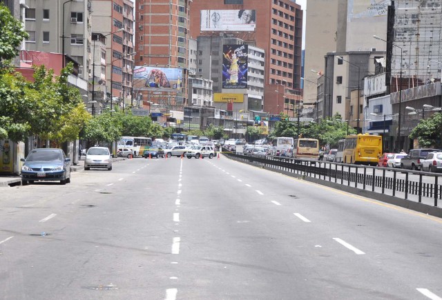 TRABAJO EN LA ESTACION DEL METRO CHACAO (6)