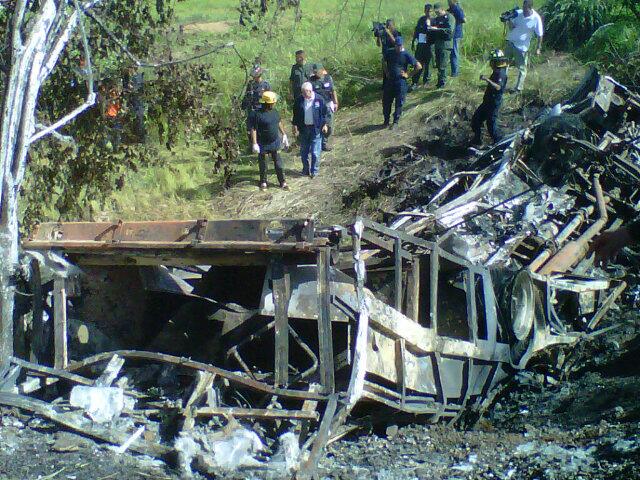 Catorce muertos y 34 heridos en accidente ocurrido en Calabozo (Fotos y Videos)