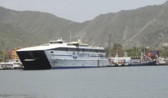 Conferry incumple horario y el servicio es pésimo, denuncian pasajeros