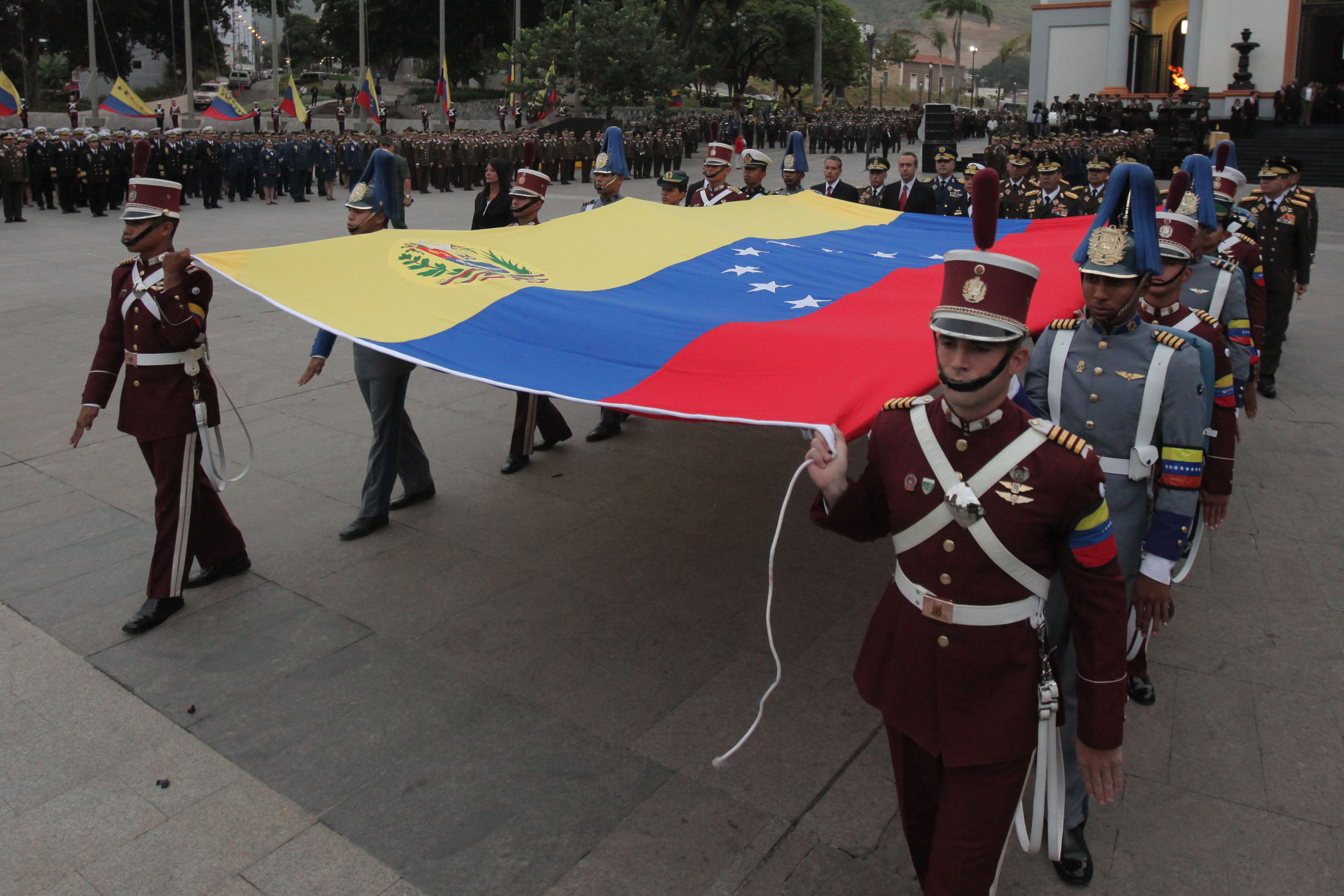 Izan la bandera para iniciar actos conmemorativos del natalicio del Libertador