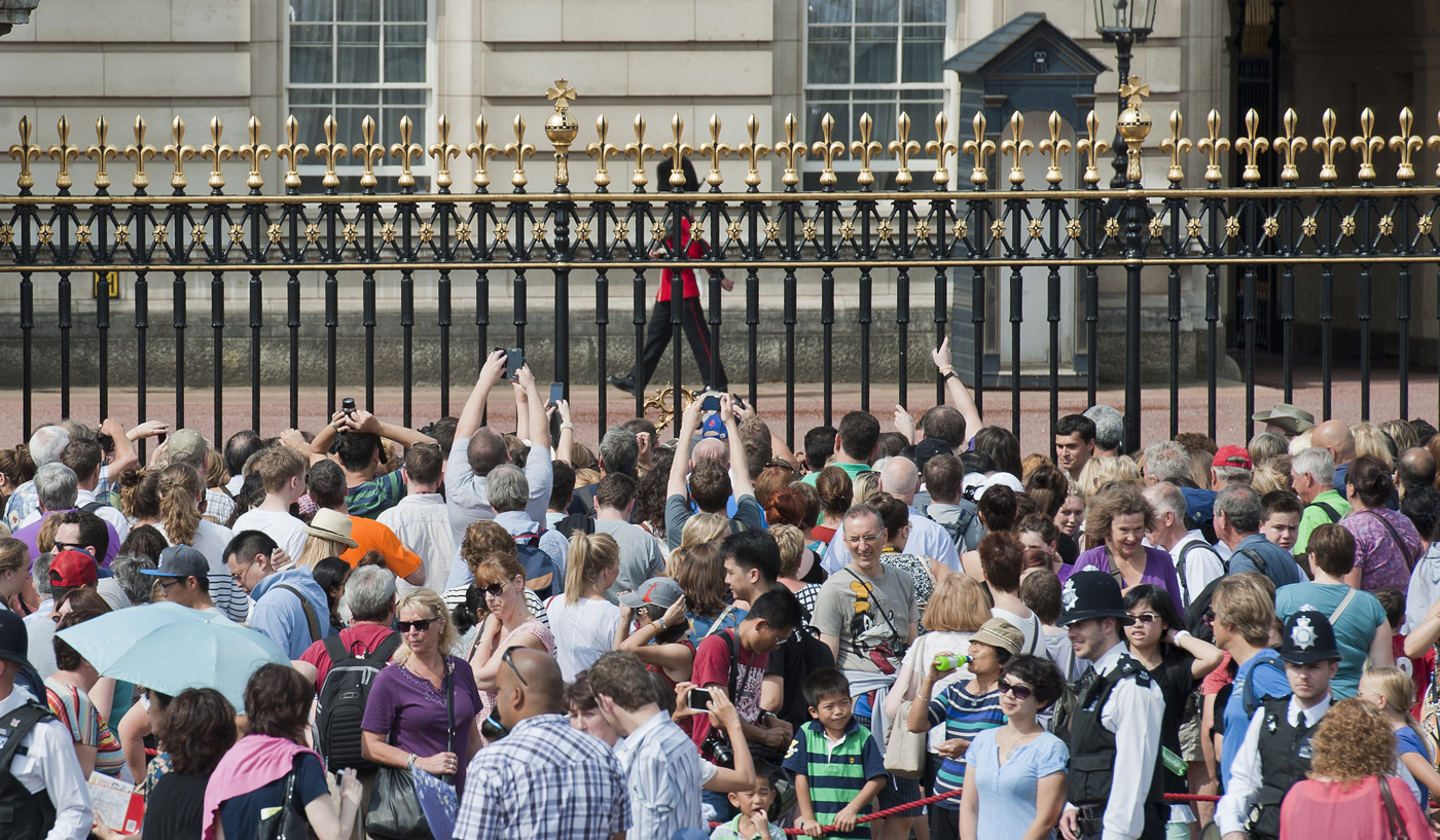 Con la llegada del bebé-príncipe cohabitarán cuatro generaciones reales en Buckingham