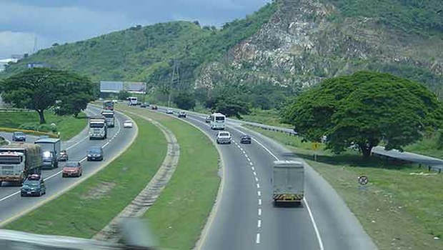 Hallan dos cadáveres en la Autopista Regional del Centro