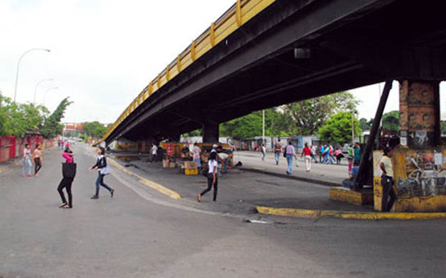 Desmontan elevado del Terminal Central de Maracay porque ya cumplió su “vida útil”