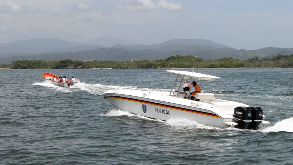 Rescatan embarcación a la deriva en Puerto Francés