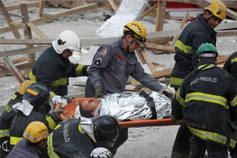 Hallan noveno cadáver tras derrumbe de edificio en Brasil