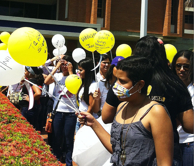 Personas con cáncer elevaron globos con oraciones al cielo (Foto + Video)