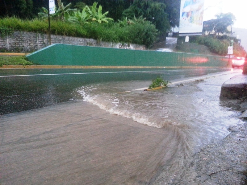 Lluvias dejan a un adolescente desaparecido en el municipio El Hatillo