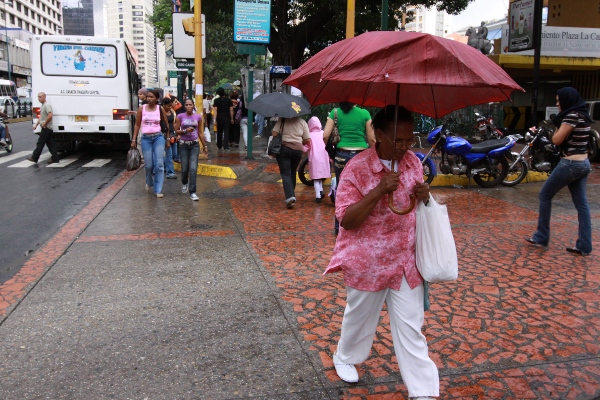 Lloviznas y lluvias aisladas se registrarán este sábado en gran parte del país