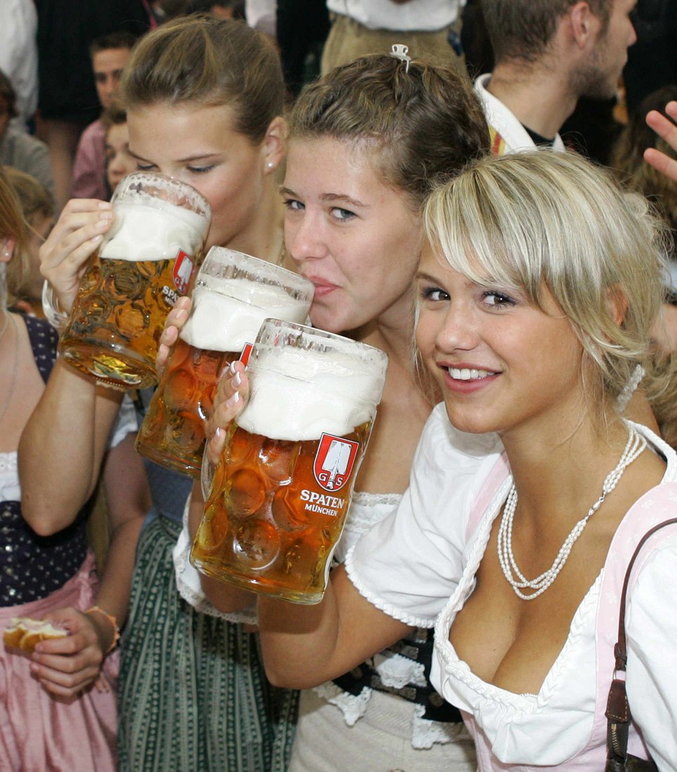 Las alemanitas sexys que se lo beberán todo en el Oktoberfest ¡prost!