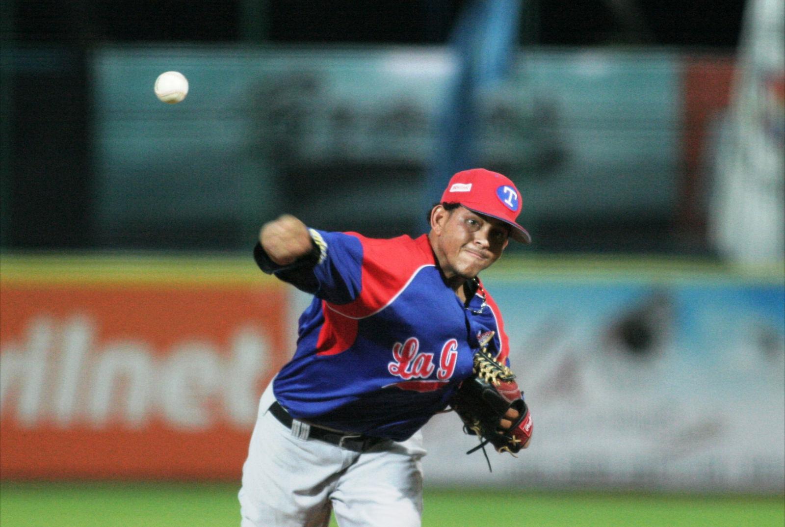 Henderson Álvarez quiere lanzar con los Tiburones de La Guaira