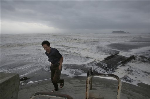 Poderoso tifón pierde fuerza en Japón