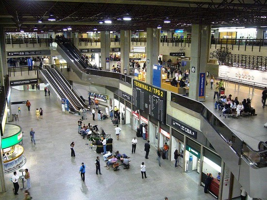 Hombres armados robaron 800.000 dólares en electrónicos en el aeropuerto de Sao Paulo