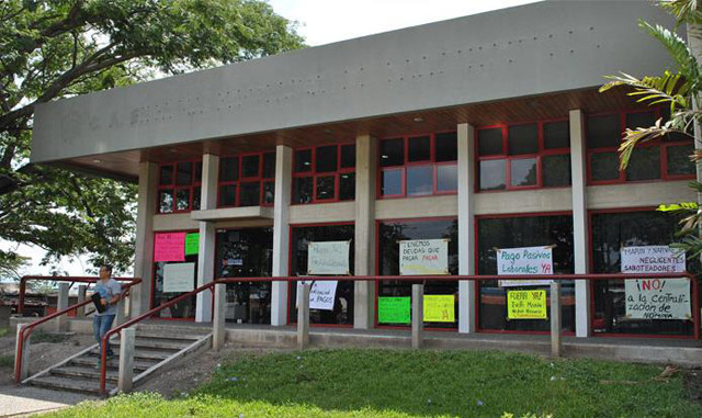 Empleados de Corpoelec exigen reivindicaciones laborales