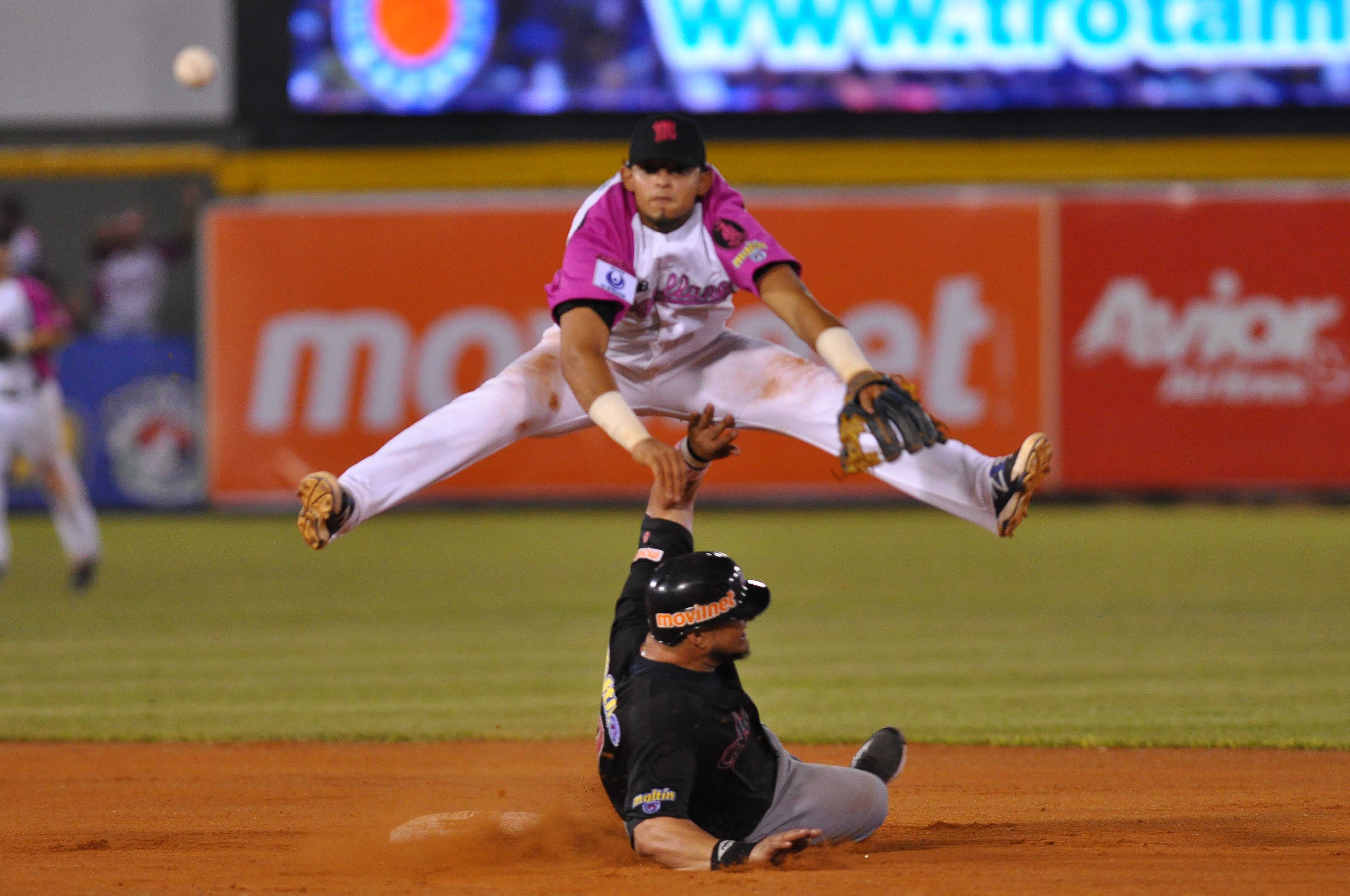 Los Navegantes dan un golpe de autoridad a los Tigres (Fotos)