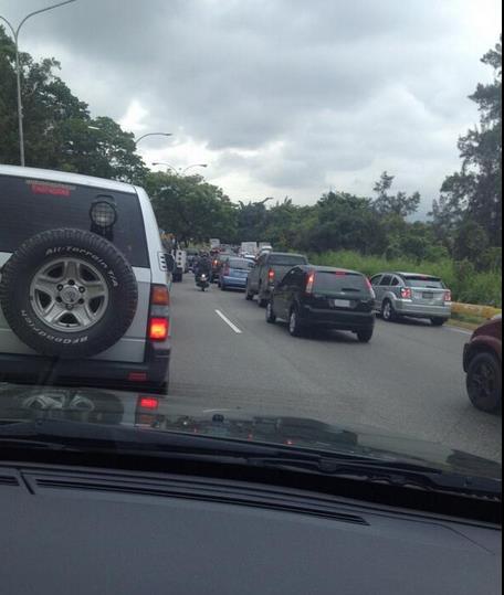 Reportan que motorizados robaron a los conductores en la Francisco Fajardo