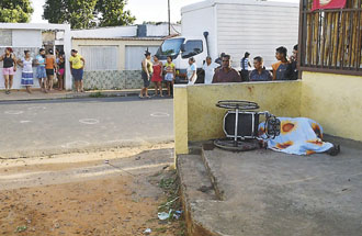 Acribillan a sidorista minusválido frente a su casa