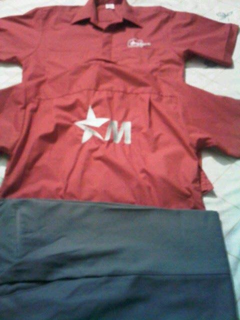 El uniforme “rojo, rojito” de los trabajadores del Metro de Caracas (Foto)