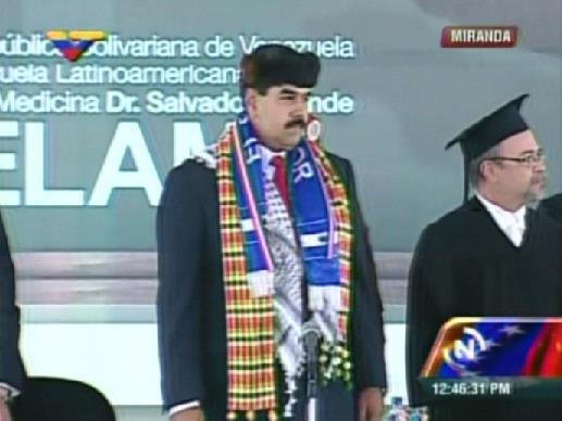 La indumentaria de Nicolás en la graduación de la escuela Salvador Allende (Fotos + Video)