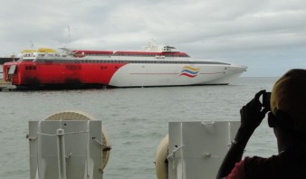 Temporadistas se movilizan por los terminales de ferry de Guanta y Puerto la Cruz