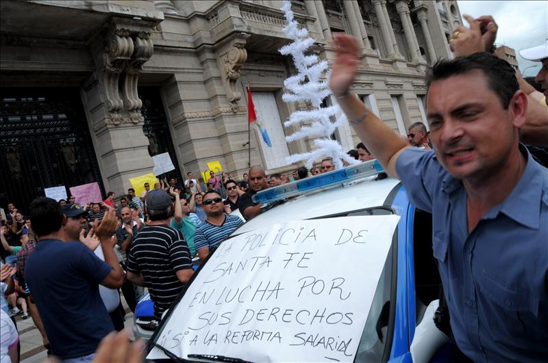 Al menos siete muertos en la oleada de saqueos que sacude a Argentina