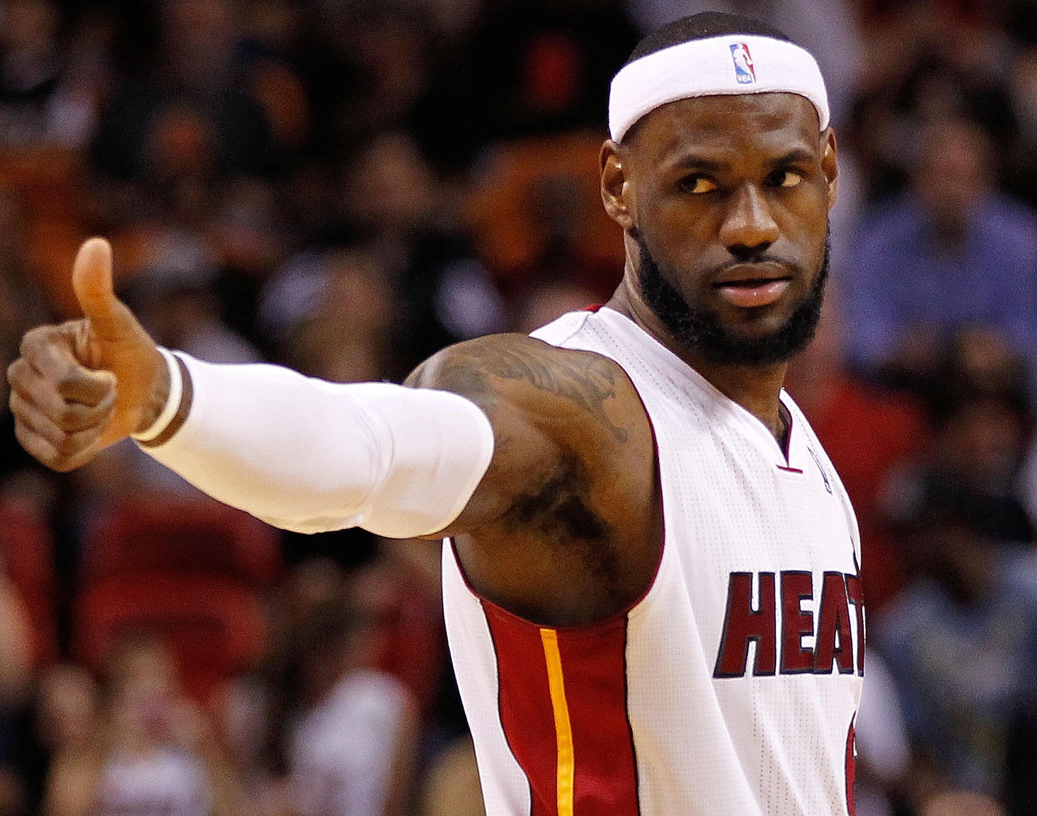 LeBron celebra el Mundial de su tocayo James Rodríguez