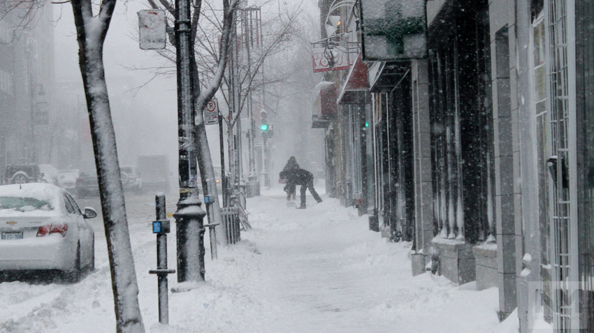 Potente tormenta de hielo causa caos en Toronto y este de Canadá