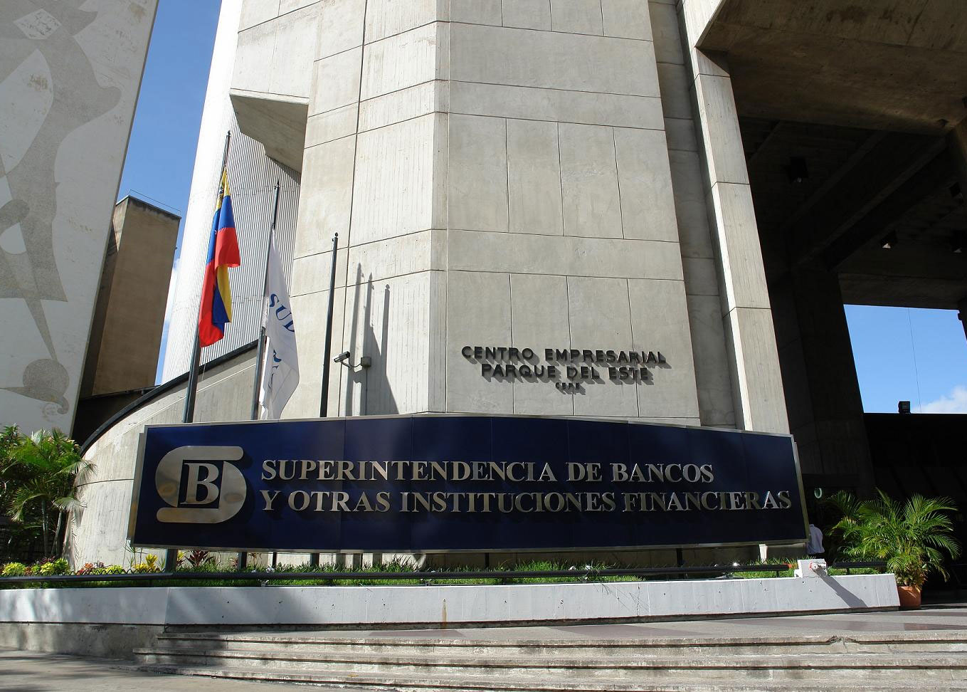 Este lunes 30 de mayo es bancario