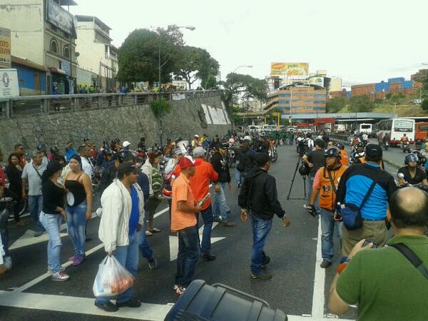 Así amaneció Petare por la protesta de motorizados (Fotos)