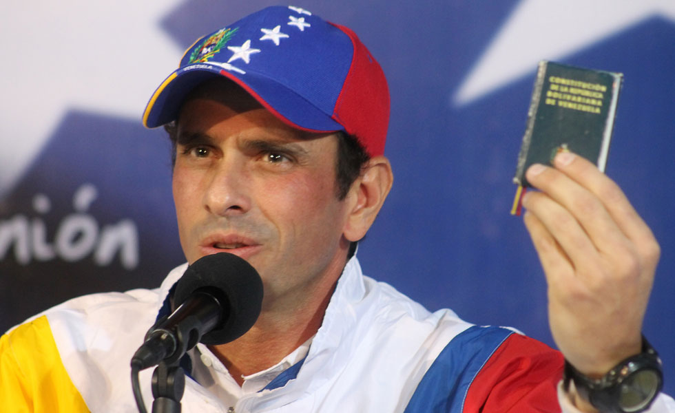 Capriles afirma que el gobierno devaluó nuevamente la moneda