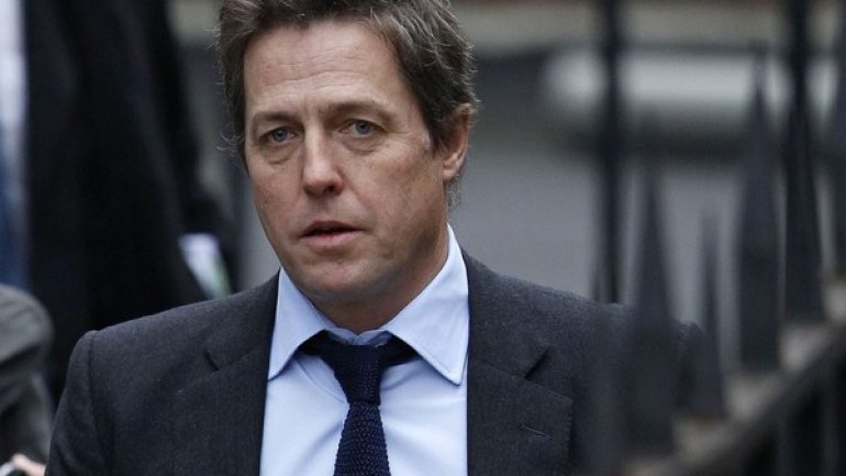 Hugh Grant tuvo hijo en secreto con una productora