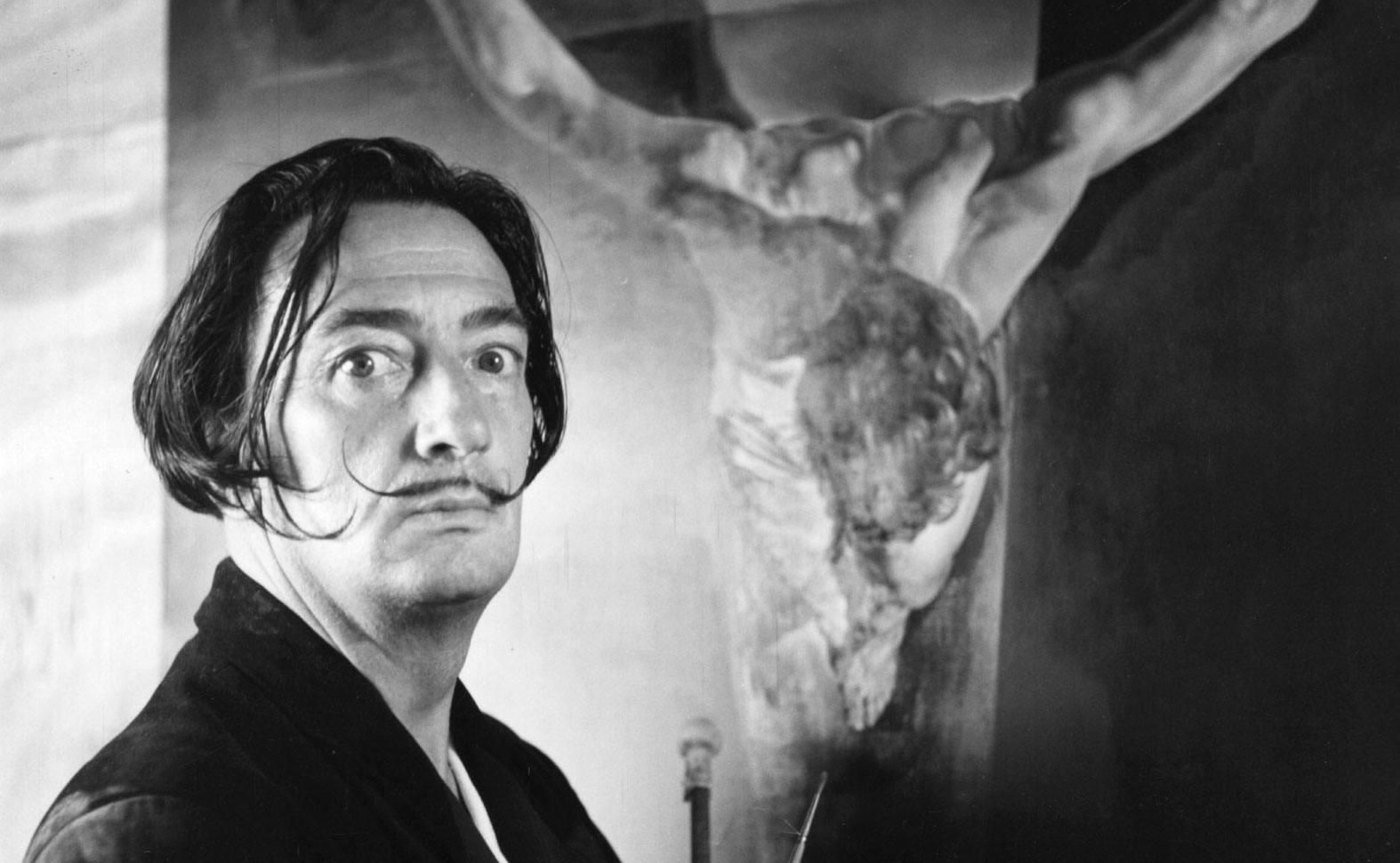 Salvador Dalí trabajó con PlayBoy mientras las conejitas desnudas idolatraban a un huevo gigante (fotos)