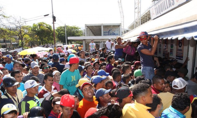 Despelote para comprar entradas al juego Caribes-Magallanes en PLC (Fotos)