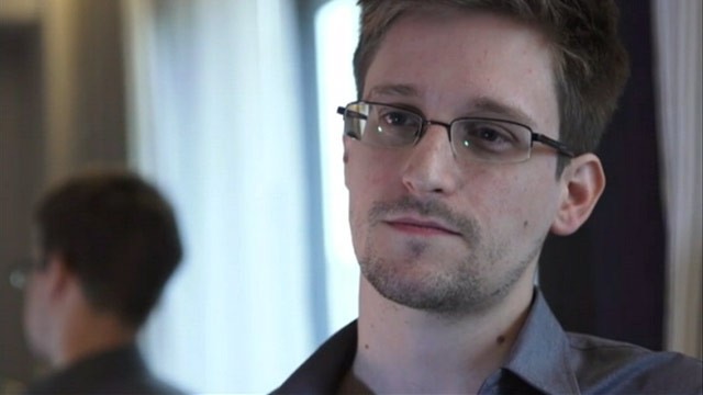 Snowden tramita la renovación de su asilo temporal en Rusia