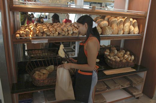 Estiman que en un mes se estabilice la distribución de harina a panaderías