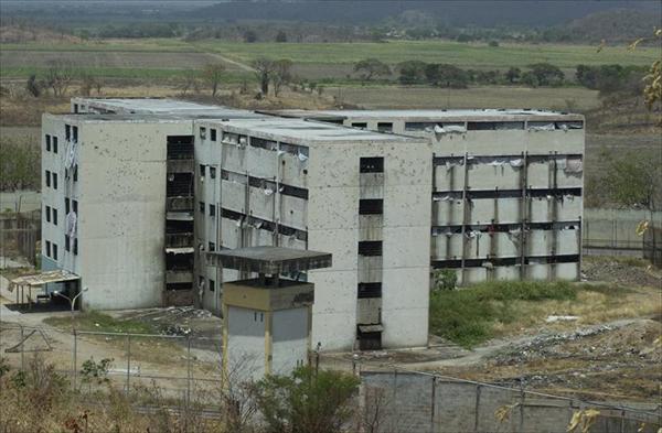 Nueve heridos por incendio en cárcel de Tocorón