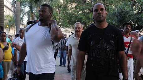 Ken Griffey Jr y Barry Larkin de visita en Cuba