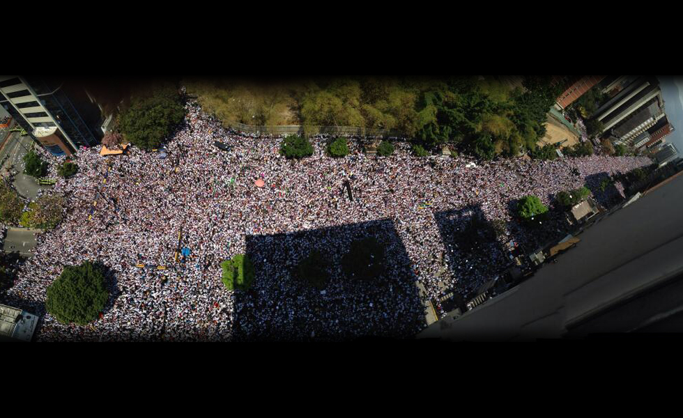 Venezolanos colmaron Chacaíto (Fotos y Video)