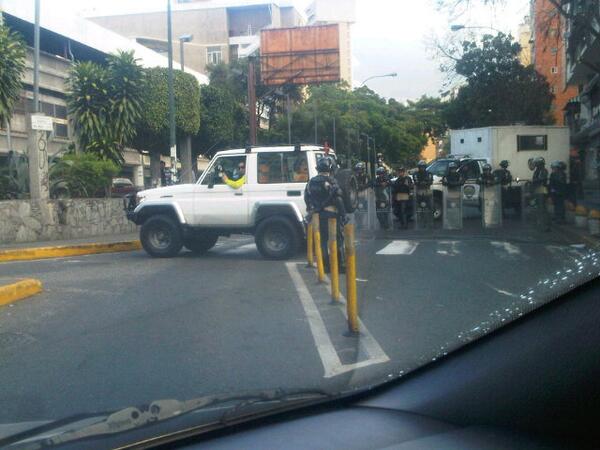 PNB cierra paso en Los Ruices (Foto)