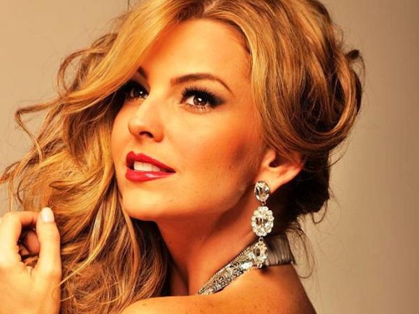 ¡Labios divididos! Marjorie de Sousa dejó ver sus partes con un apretado leggin