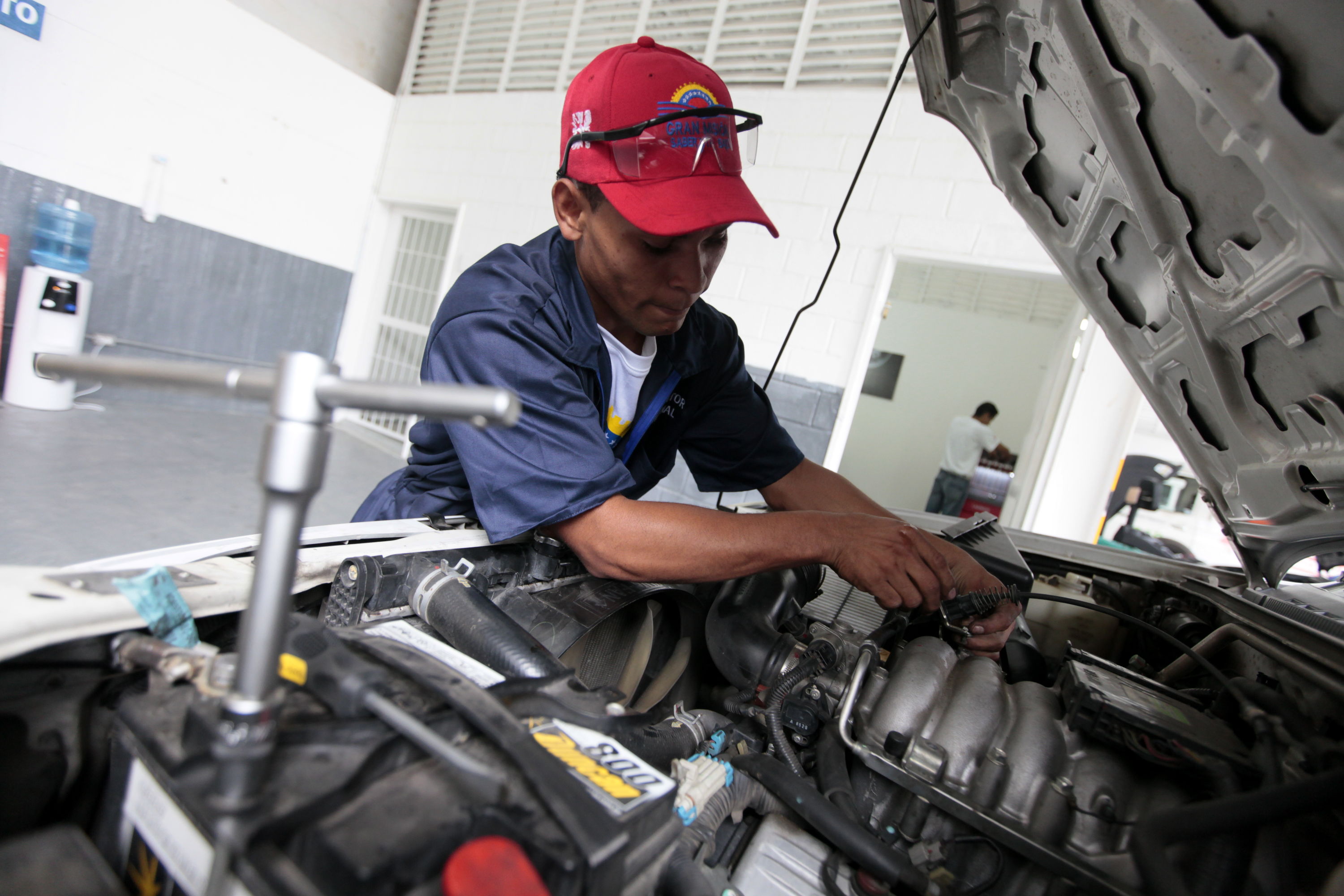 Fabricantes de repuestos esperan un milagro para reactivar el sector automotriz