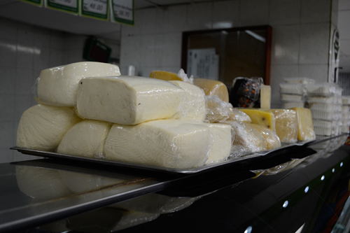 Continúa la escasez del queso llanero