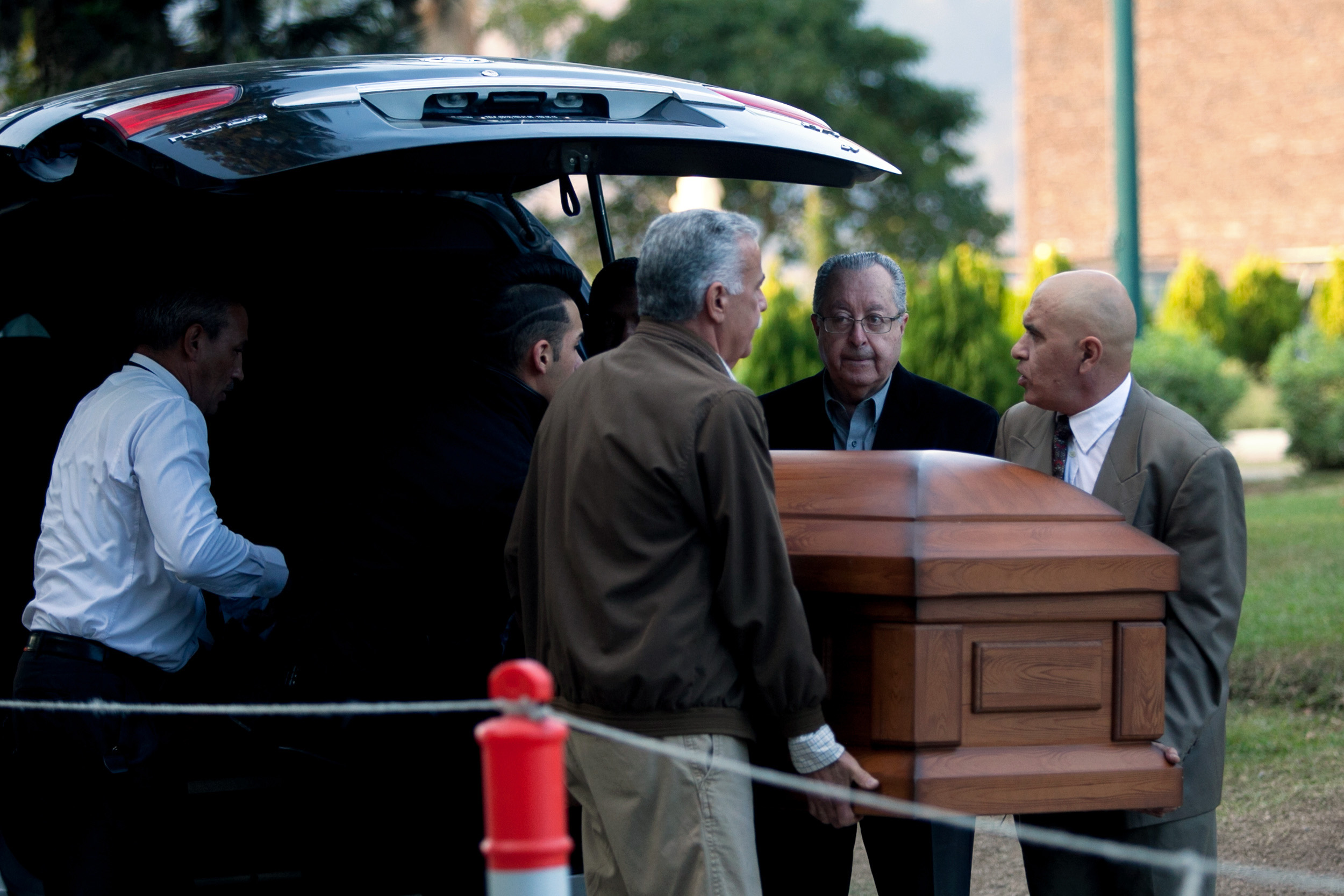 Adiós a Simón Díaz empañado por cierre de calles