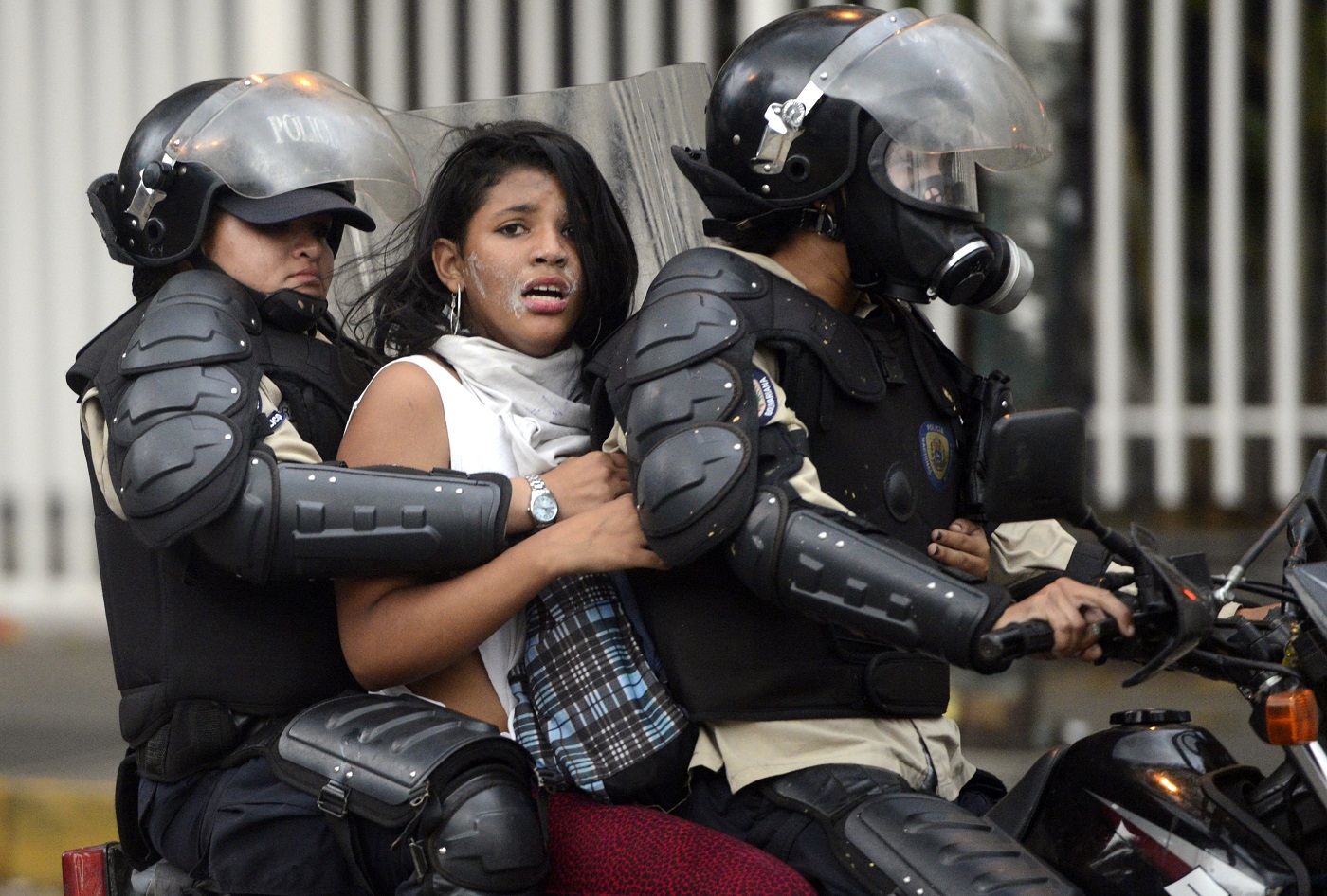 INACEPTABLE: Así rapta la PNB a ciudadanos en Altamira #13M (FOTOS)