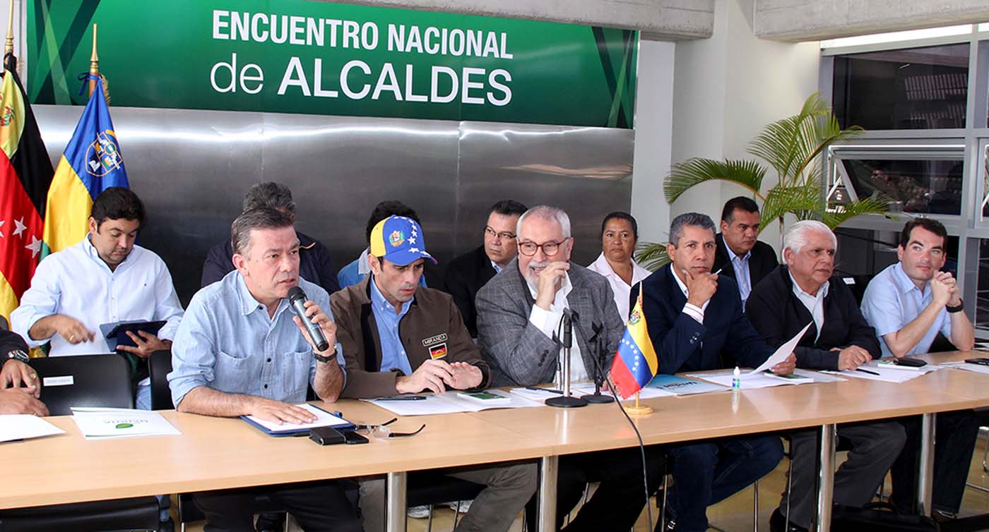 Comienza reunión de alcaldes y gobernadores de la Unidad